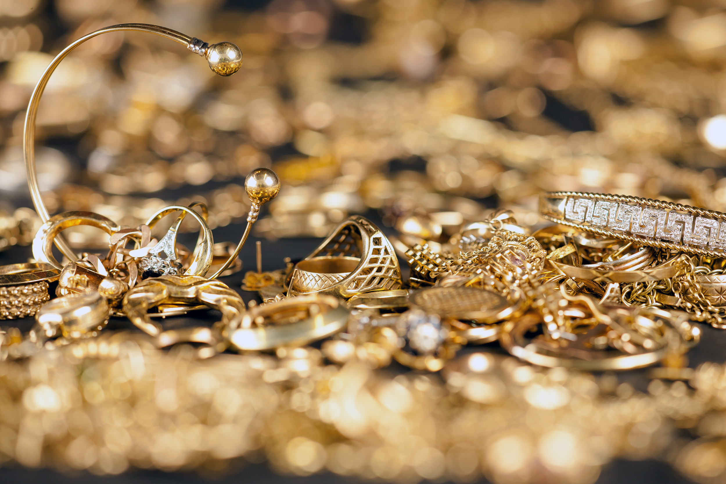 Diverse goldene Schmmuckstücke